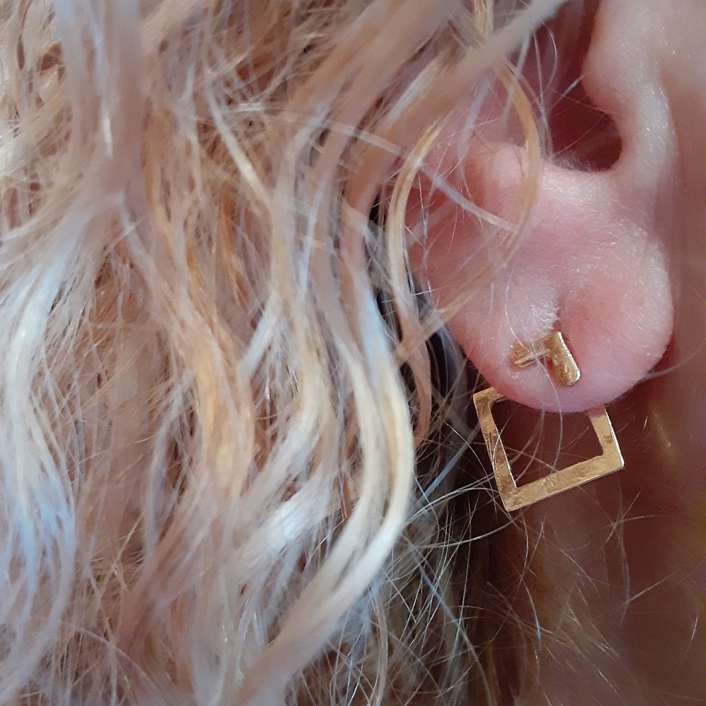Earring square wrap